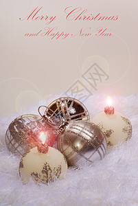 圣诞蜡烛和银球图片
