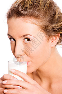 妇女饮喝牛奶图片