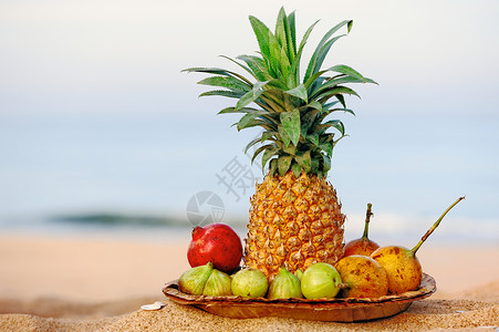 海滩上的水果高清图片