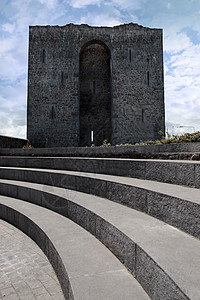 版杰拉尔恢复后的利斯托瓦城堡塔背景