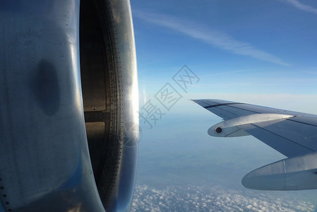 飞行机翼和机翼 旅行 地平线 航空公司 晴天 喷射 云图片