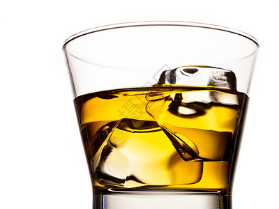 威士忌 立方体 透明的 黄色的 冰 酒 棕色的 酒吧 酒精背景图片