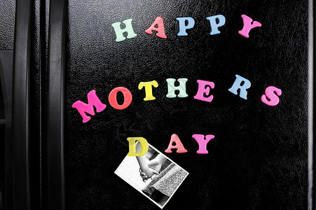冰箱磁铁母亲节快乐 门 笔记 家庭 字母 年轻的 照片 冰箱 天背景