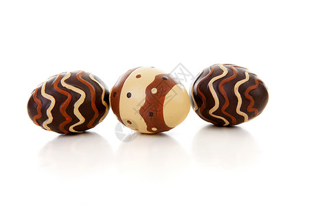 三个褐色东方蛋背景图片