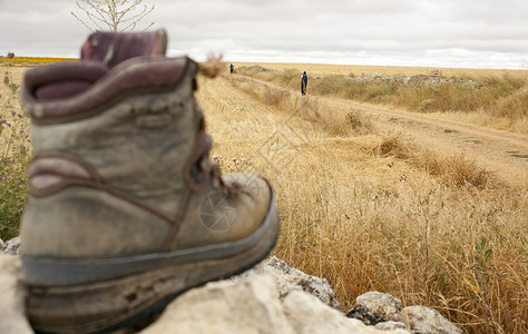 旧船 玉米 干燥天气 场地 靴子 朝圣之旅 麦田 夏天 西班牙背景图片