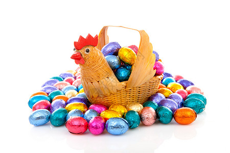 鸡篮 配有多彩的东方鸡蛋背景图片