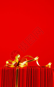 包装的红色现装方框 生日 漩涡 金子 纸 圣诞节背景图片