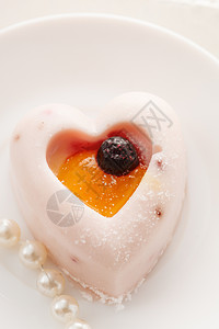 心形布丁情人节的心形甜点 奶酪 奶油 糖 珠子 布丁背景