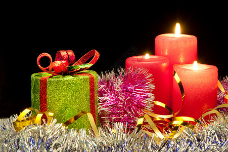 圣诞节晚上 复古的 花圈 礼物 蜡烛 丝带 火花 感恩 盒子背景图片