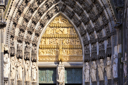 大教堂入口基督教雕塑高清图片