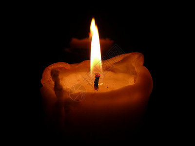 蜡烛的火焰 烧伤 黑暗的 烛光 发光的 唤醒 假期 圣诞节背景图片