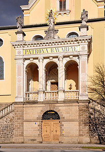 保护神巴伐利亚Deggendorf教堂的入口 宗教背景