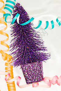圣诞节装饰 紫丁香 装饰品 假期 黄色的 新年 庆典背景图片