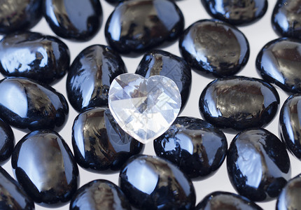 水晶钻石心水晶心 石头 问候语 珠宝 假期 浪漫的 玻璃 爱 闪耀背景