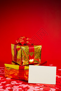 两张礼物和空白卡 包装 盒子 丝带 卡片 空白的背景图片