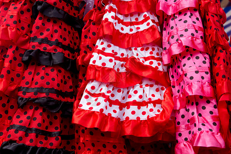 佛朗明诺舞女的红色粉红吉普西装 裙子 刺绣 假期高清图片