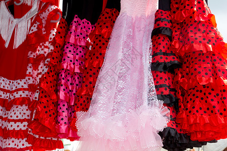 佛朗明诺舞女的红色粉红吉普西装 裙子 旅游 斑点高清图片