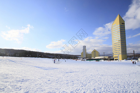 滑雪运行 天空 假期 冰 雪花 寒冷的背景图片