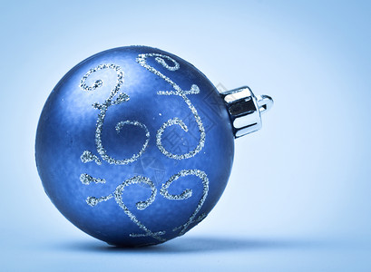 蓝色装饰球 阴影 假期 条纹 青色 节 庆典 蓝色的背景图片