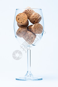 带软木塞的单杯葡萄酒 帽 木头 美食 地窖高清图片