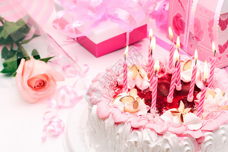 蛋糕 丝带 快乐 甜点 生日 花 玫瑰 火焰 派对 糕点图片