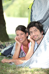 帐篷里的情侣 假期 女士 女性 男性 男朋友 丈夫背景图片