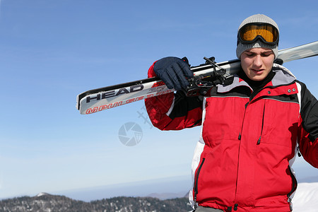 去痱防湿疹一个男人去滑雪 周末 闲暇 风镜 运动的 年轻的背景