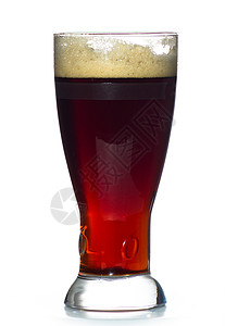 啤酒杯装满了冷红酒背景图片