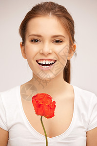 有红花的美丽美女 完美的 脸 极乐 女孩 快乐的 快乐背景图片