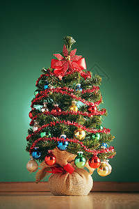 圣诞节 木地板 圣诞球 圣诞树 12月25日背景图片