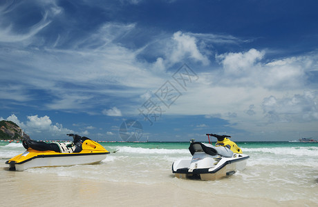 喷气滑水船喷气滑水 活动 滑雪 旅行 海岸线 摩托艇 航海的 黄色的背景