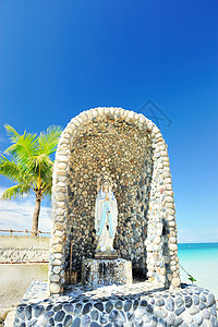 圣玛丽亚在一块岩石上 宗教 麦当娜 雕像 户外背景图片