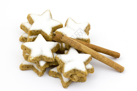 典型的圣诞节肉桂明星饼干 香料 冬天 烘烤 白色的背景图片