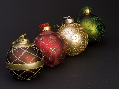 圣诞球 冬天 白色的 礼物 假期 玻璃 装饰品 柔软的背景图片