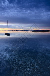 蓝色清晨的小小船 海洋 放松 海上 穆尔西亚 自然高清图片