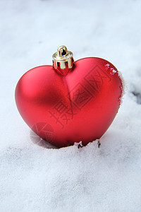 雪中心形装饰 丝带 玻璃 假期 红色的 闪亮的 白色的 爱背景图片