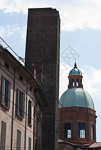 在波洛尼亚的阿西内利塔和穹顶高清图片