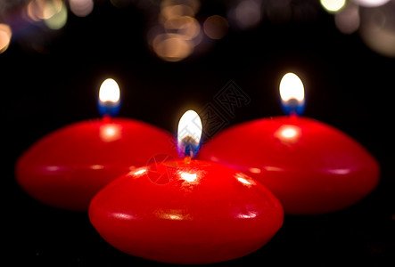 圣诞节蜡烛 季节性的 冬天 万圣节 儿 黑色的 烛光 燃烧背景图片