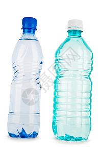 白色的后座上隔着水的蓝色松子酒瓶和含水的红葡萄酒瓶背景图片