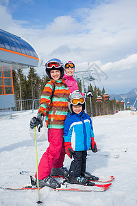 滑雪 冬季 家庭 好玩的 男生 女孩 冬天 奥地利 父母图片