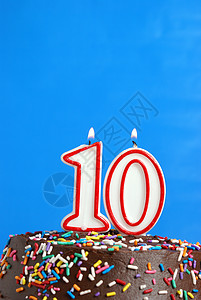 庆祝10年 食物 惊喜 快乐 孩子们 生日 小雨 庆典图片