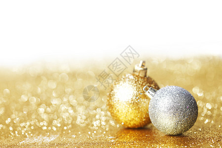 圣诞球 白色的 圣诞节 闪光 黄色的 闪亮的 金的 金子 装饰风格 玩具背景图片
