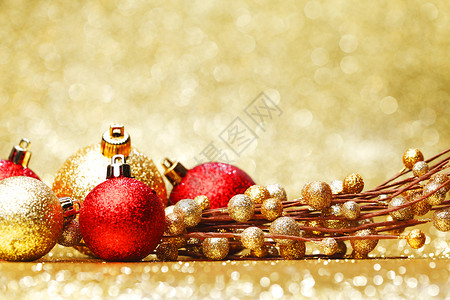圣诞节装饰 装饰品 火花 金子 金的 传统的 红色的背景图片