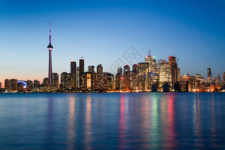 加拿大安大略省多伦多市中心的夜景 场景 摩天大楼 城市景观 冬天 灯背景