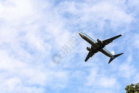 蓝天飞行的飞机 活力 晴天 天空 旅行 乐趣图片