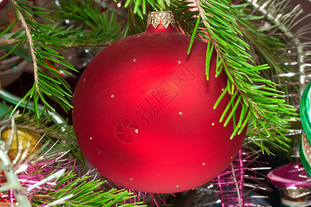 圣诞舞会 假期 闪亮的 快活的 装饰品 白色的 玻璃 圆形的背景图片