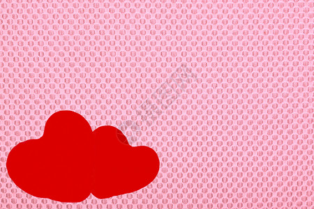 粉红色背景的两颗红心背景图片