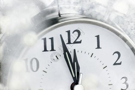 新年时钟 午夜 时间 脸 手 数字 钟表 白色的 冬天背景图片