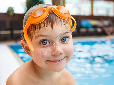 B 集合体上的活动 孩子 娱乐 男性 湿的 游泳者 支撑背景图片