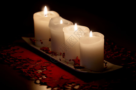 燃烧蜡烛 烧伤 桌子 辉光 浪漫 金的 灯光图片